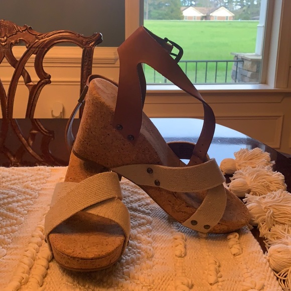 Lucky Brand Wedges - Picture 1 of 4